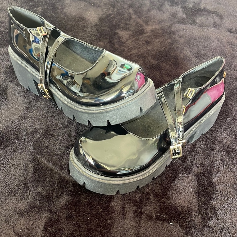Women junior shoes brand new size 8